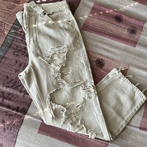 American Eagle 32W (US 14) High Rise Mom Jean